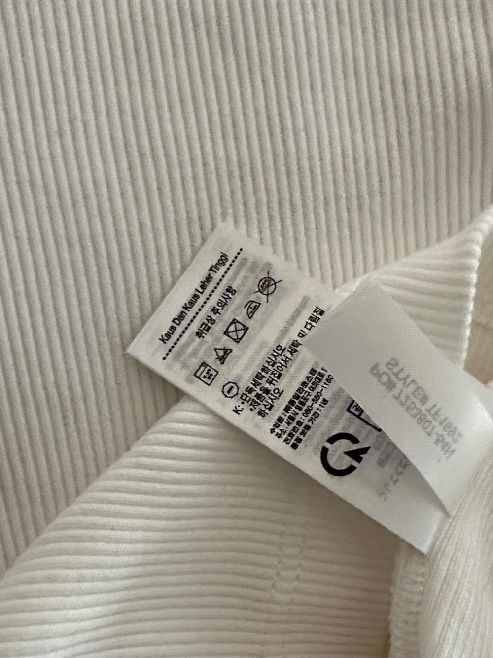 Lacoste Long-Sleeve Crewneck Top NWT - Picture 4 of 5